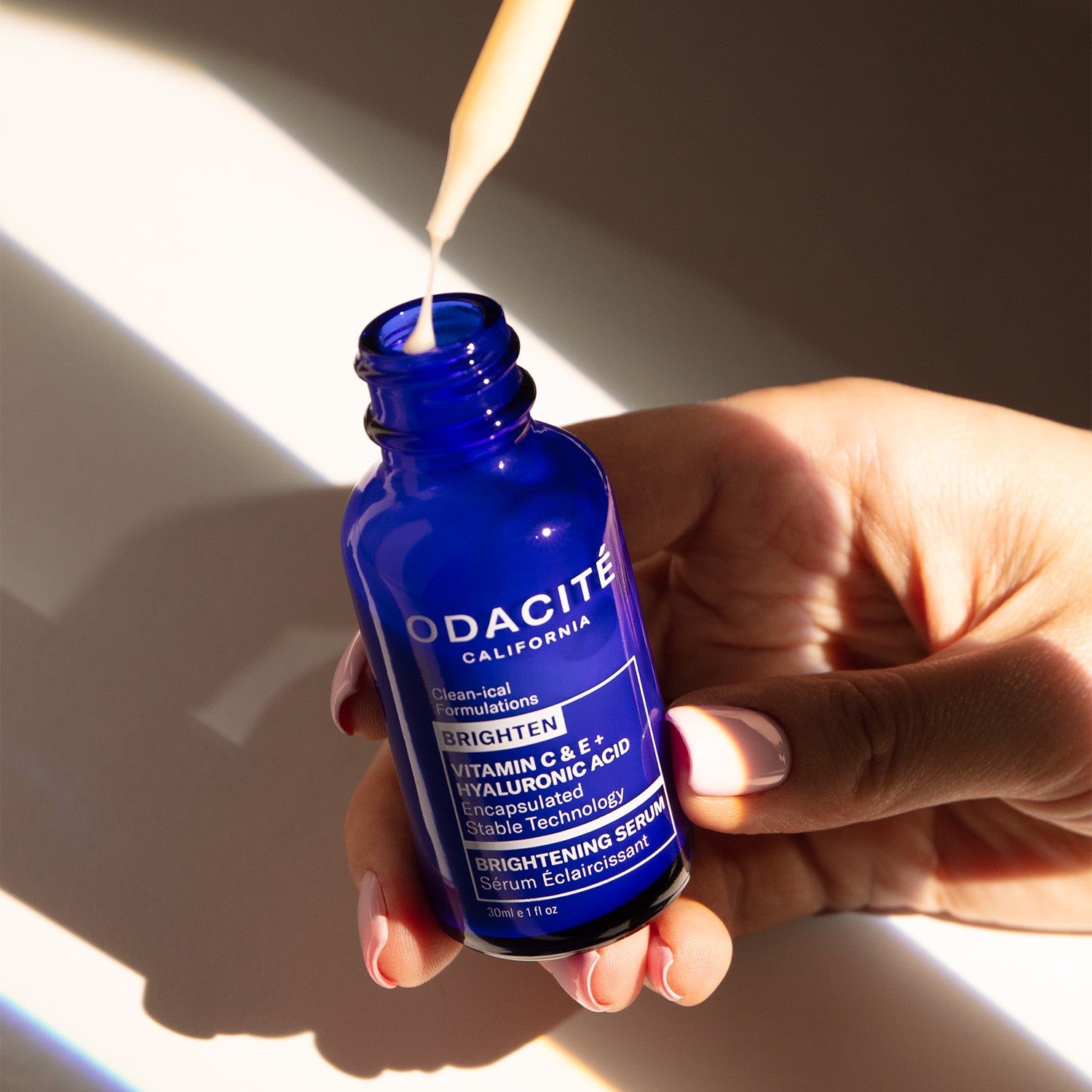 Sérum Éclaircissant Vitamine C & E + Acide Hyaluronique
